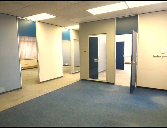 270M² OFFICE TO LET IN STRAND CENTRAL